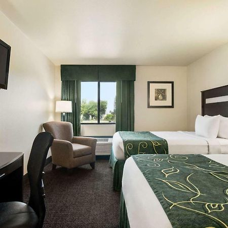 Baymont By Wyndham Glenwood Hotel Exterior photo