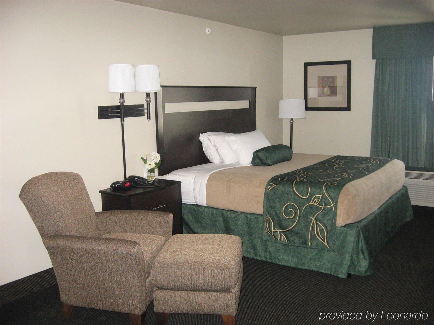 Baymont By Wyndham Glenwood Hotel Room photo