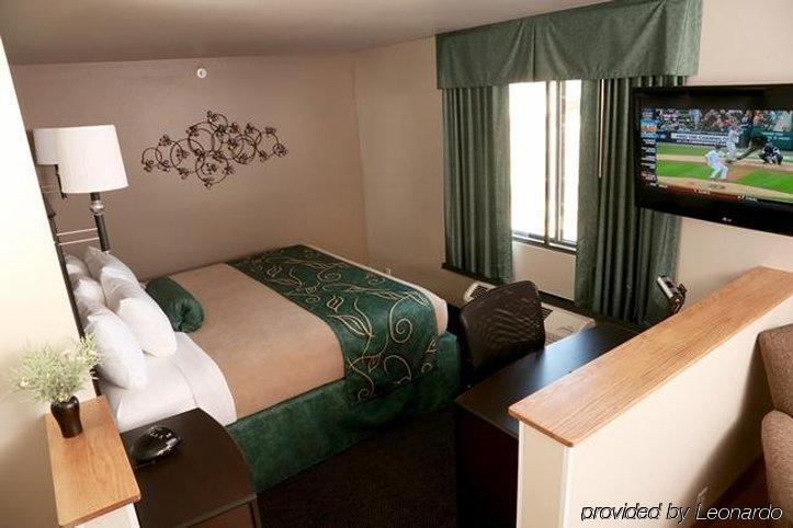 Baymont By Wyndham Glenwood Hotel Exterior photo