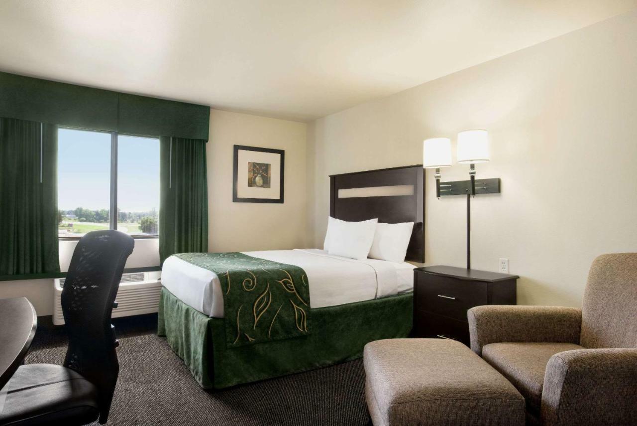 Baymont By Wyndham Glenwood Hotel Exterior photo