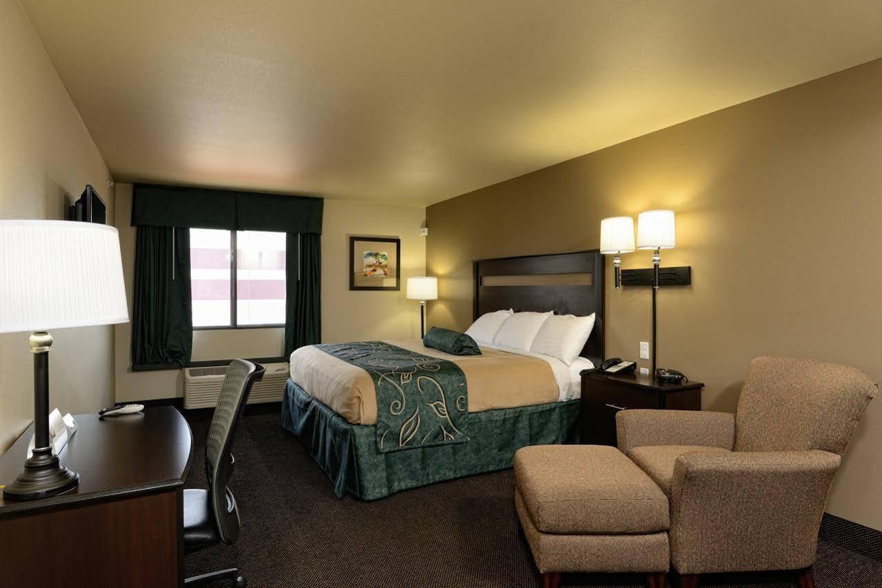 Baymont By Wyndham Glenwood Hotel Exterior photo